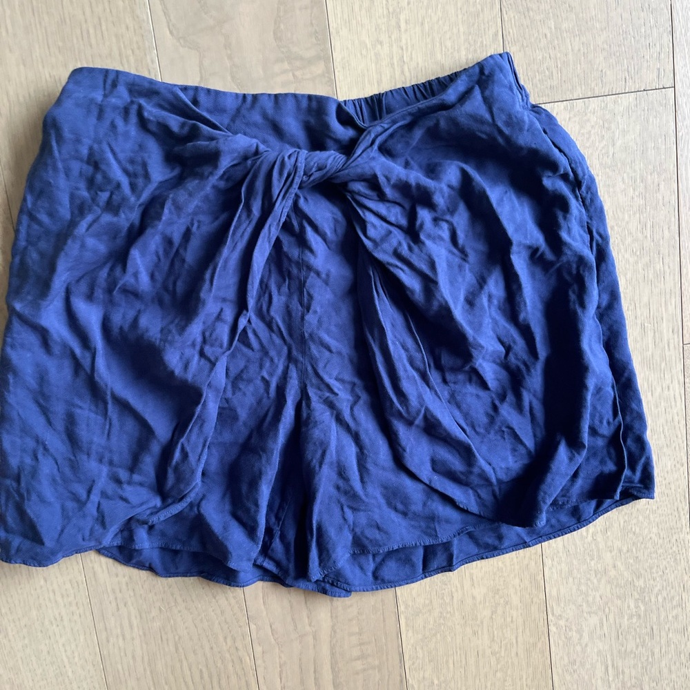 Anthropologie Shorts Chic Modest Classy Shorts Bow / twist Fabric Soft flowy